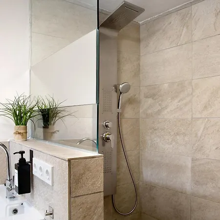 Schoenauer Hof - Paula Pasov